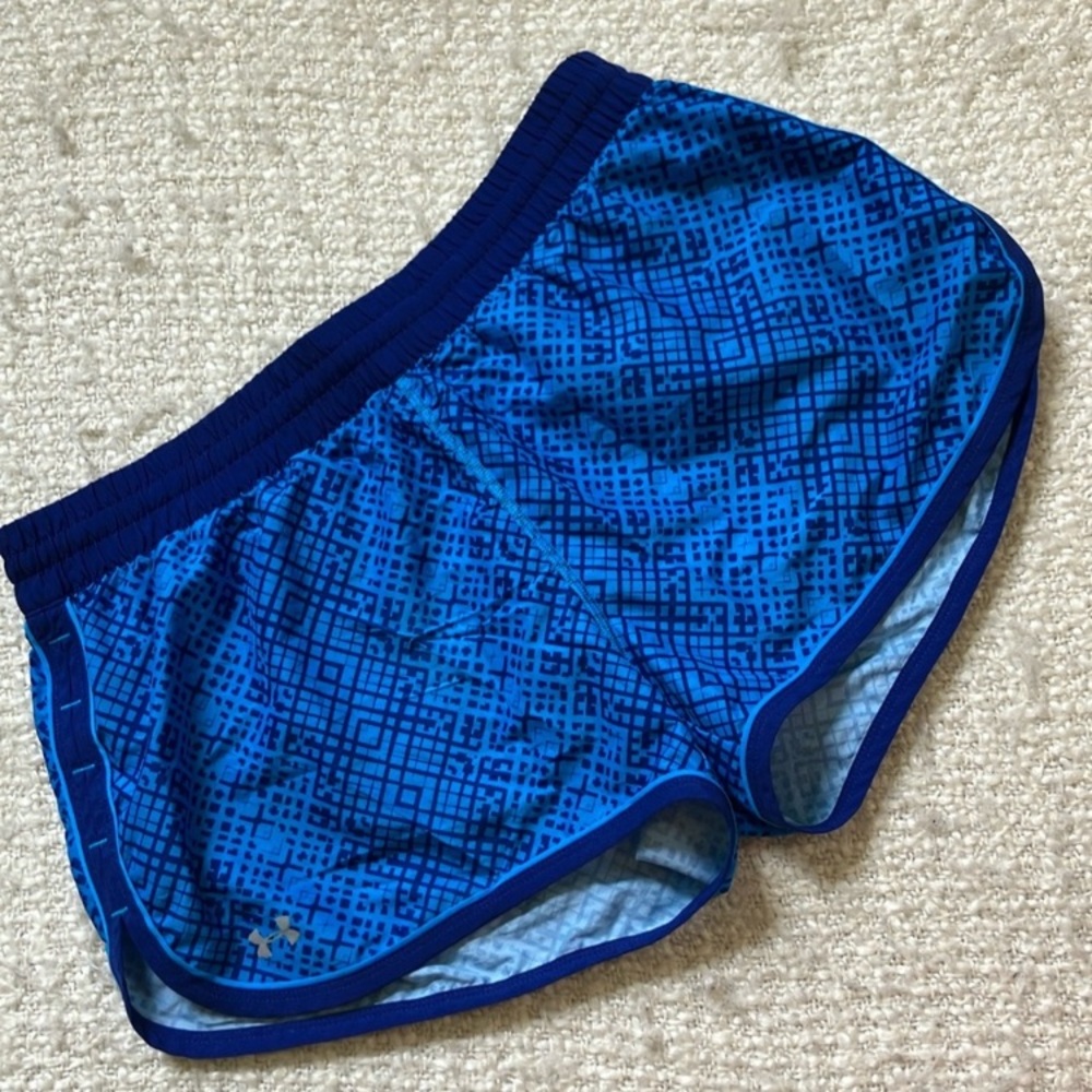 ⚽️ UNDER ARMOUR HEAT GEAR SIZE MEDIUM ATHLETIC SHORTS